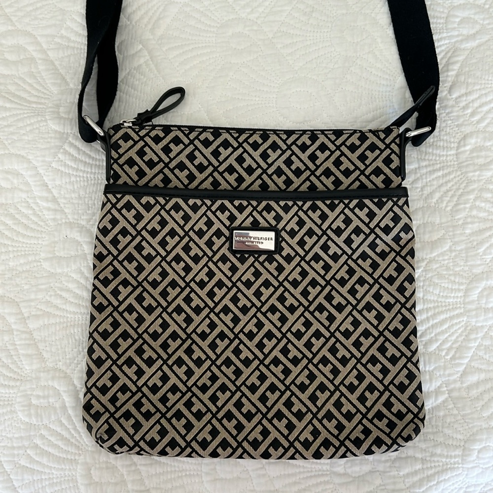 Tommy Hilfiger Crossbody Bag